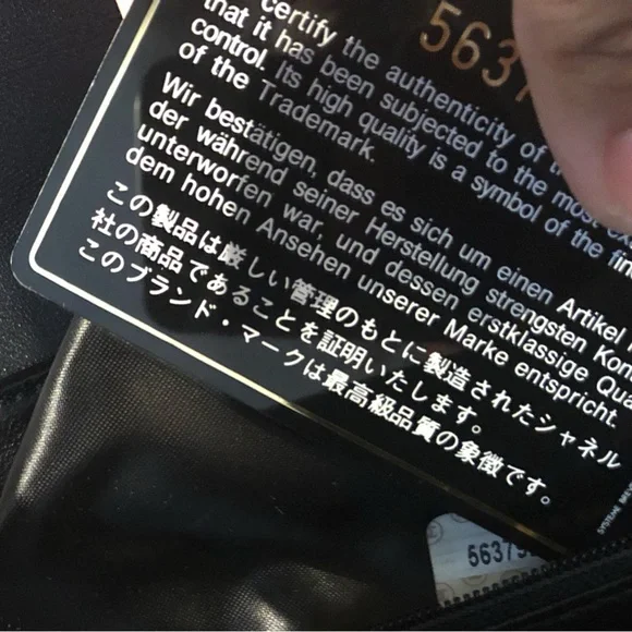 CHANEL double loop in smooth leather and gold hardware - Picture 9 of 12